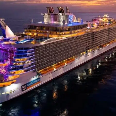 Un casino en el crucero más grande del mundo