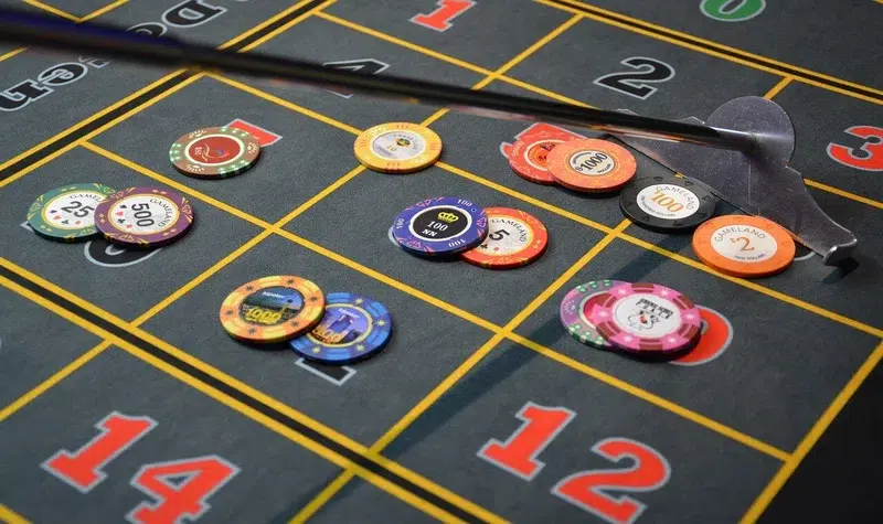 Casinos físicos vs. casinos online