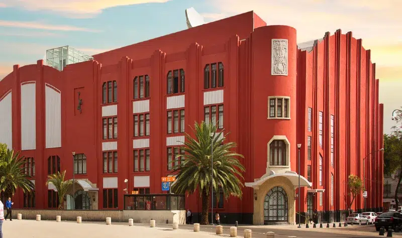 El Frontón México sobrevive gracias a su restaurante