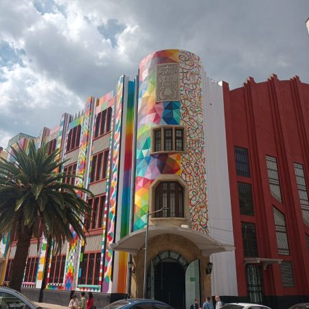 Metamorfosis, la exposición de Okuda que llenó de colores el Frontón México