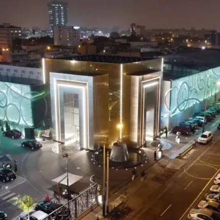 Un casino en Lima del tamaño de un palacio dorado