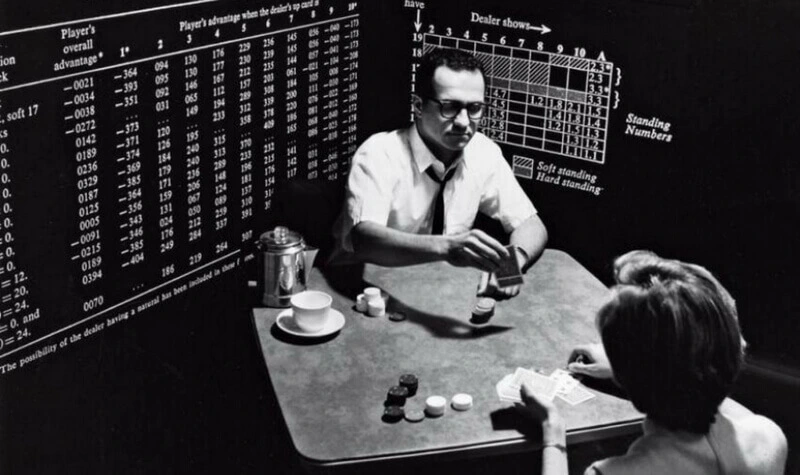 Edward Thorp practicando el blackjack