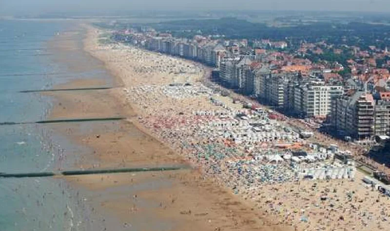 Playa externa al casino