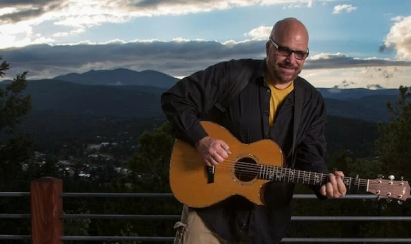 Darryl Purpose tocando